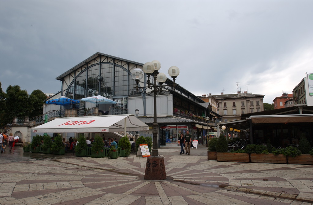 Markt in Pula
gegen Ende unseres Stadtrundganges am Nachmittag dann endlich ohne Regen!
