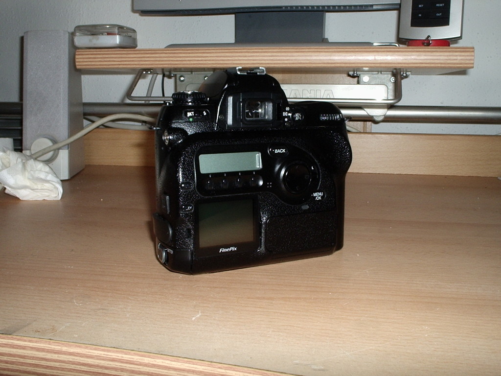 Fuji Finepix S2 Pro
frhe DSLR im Nikon D100-Gehuse, 6 Megapixel, Sensor 15x24mm
