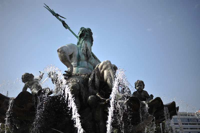 Berlin_Neptunbrunnen_02.jpg