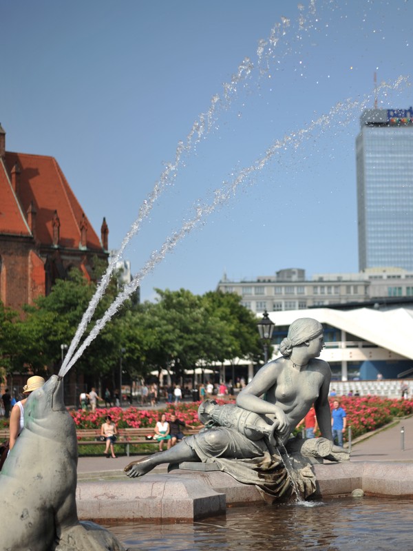 Berlin_Neptunbrunnen_03.jpg
